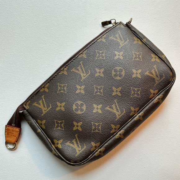 Handbags - LV Zippered Pouch